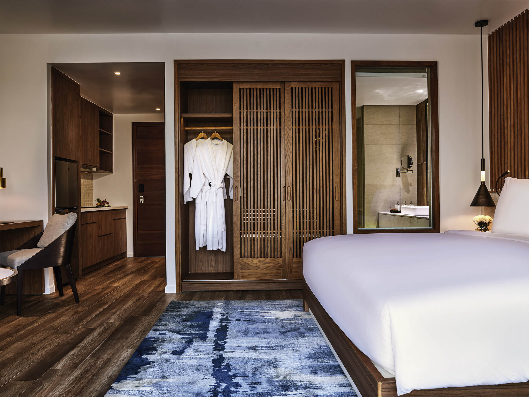 Studio King Room with Balcony #1