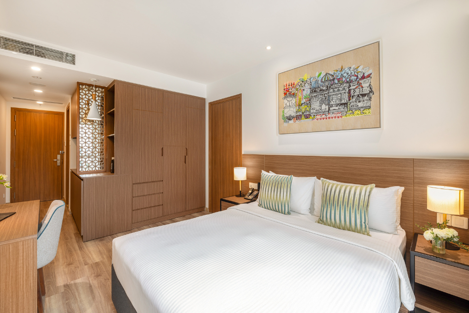 Deluxe Queen Room #1